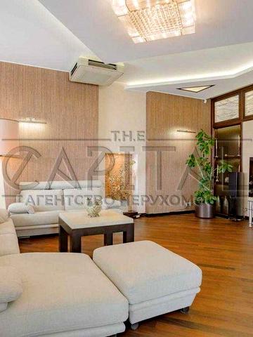 Продаж простора квартира загальною площею 240 м² вул. Володимирська