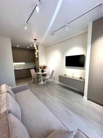 Космічна вул., 4