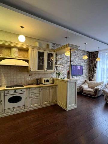 Сдаю роскошный таунхаус  с своим участком в черте города