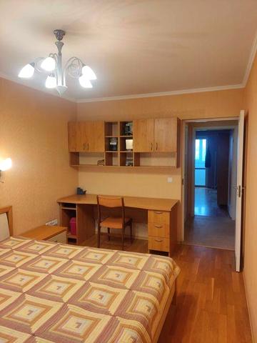 Без% Метро Мінська, 3кв, ліфти не застряють.