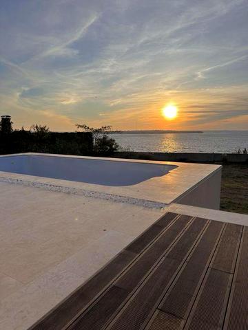 Аренда дома с бассеином  у реки