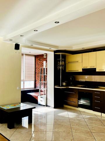 Жулянська вул., 1-Б