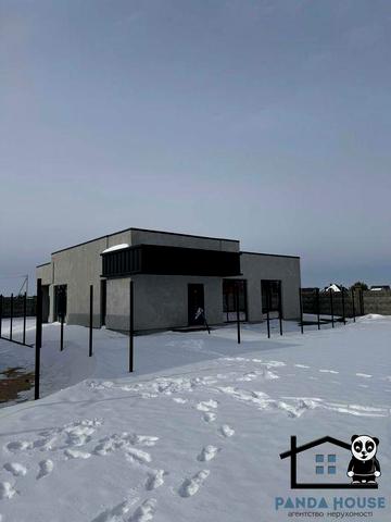 Продається сучасний будинок у стилі хай-тек у тихому районі міста