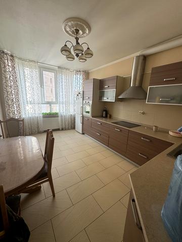 Анни Ахматової вул., 34