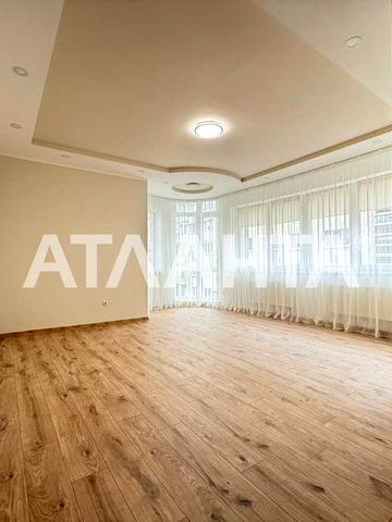 Здається в оренду простора 4-кім квартира  на вул. Руфа.