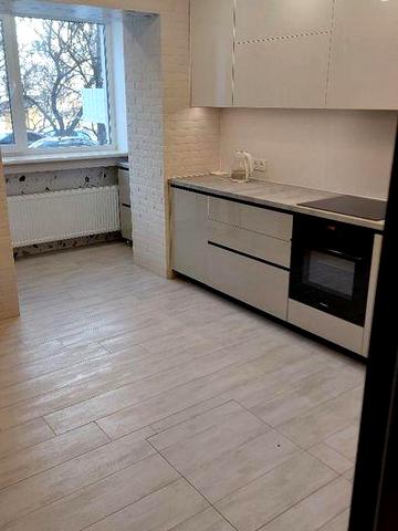 Продам трикімнатну квартиру