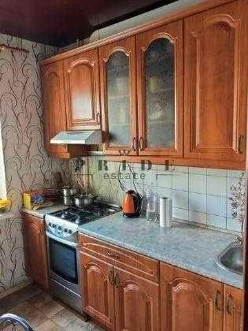 .Простора трикімнатна квартира на Троєщині