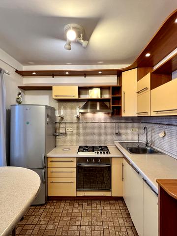 Ольжича вул., 18