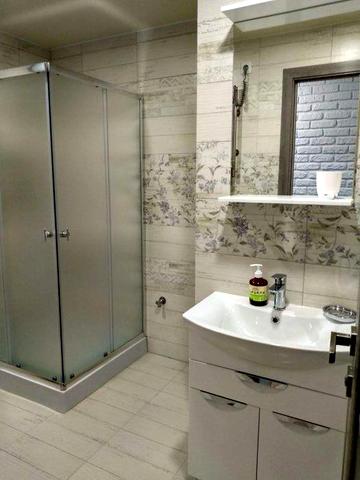 Ексклюзив. Продам хорошу 2шку з ремонтом в центрі міста  Узин