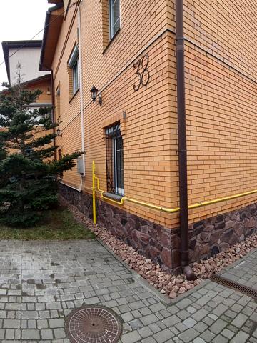 Купянська вул., 38