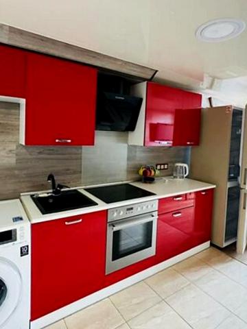 Добровольців вул., 4