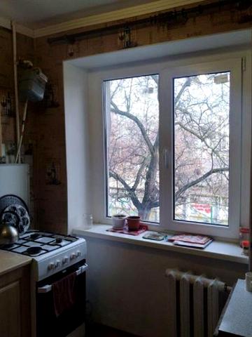 Радісна вул., 1