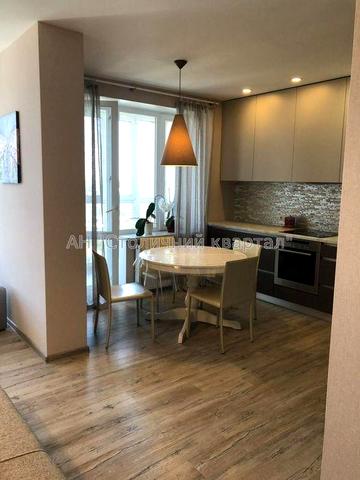 Пропоную купити трикімнатну квартиру на вул. Волинській, 10