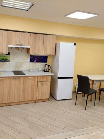 Юності вул., 3