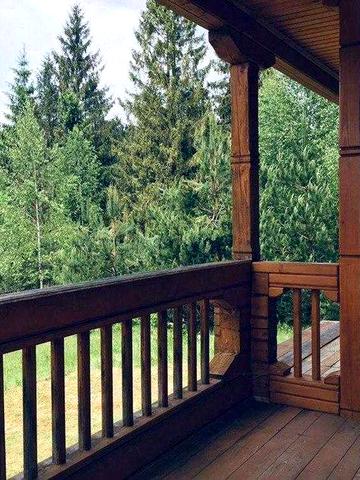 Дерев’яний будинок з панорамним видом на гори | автономне живлення