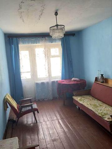 Продаж двокімнатної квартири без зручностей.