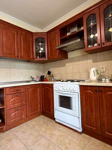 Драгоманова вул., 8-А