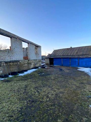 Продам хату та недобудованний будинок