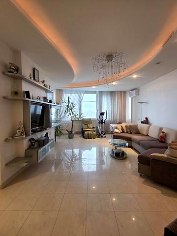 Богдана Хмельницького вул., 41