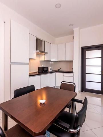 Незалежності бульв. (50 років Жовтня), 2-Б