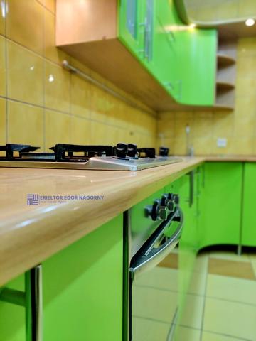 Янтарна вул., 40