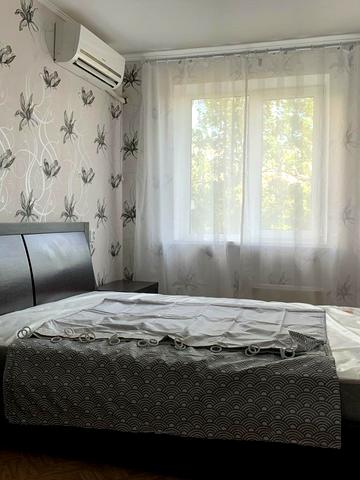 Янтарна вул., 44