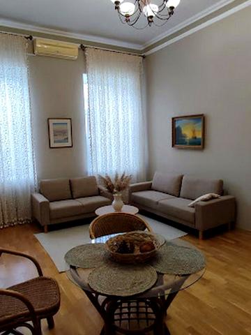 Петра Сагайдачного вул., 8