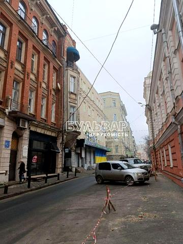 Грабовського пров., 4