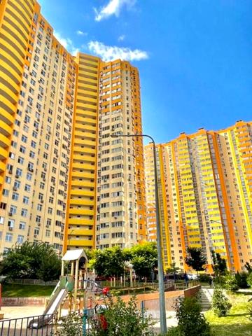 Сімї Кульженків вул. (Петра Дегтяренка), 35