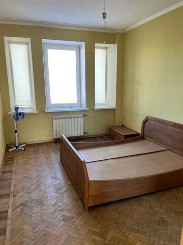 Продам 3х ком квартиру в Центре . Улица Алчевских 58 . 4/4.