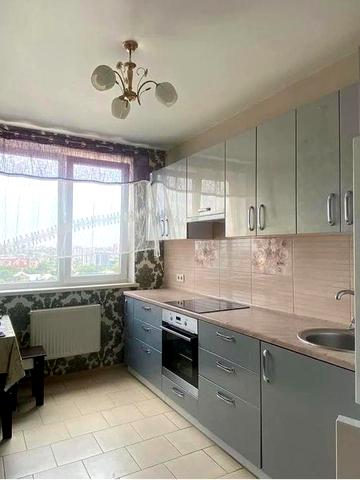 Сдаю 2 х комн квартиру ул В Нестеренко1 б