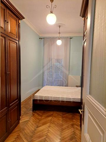 Миколи Леонтовича вул., 7