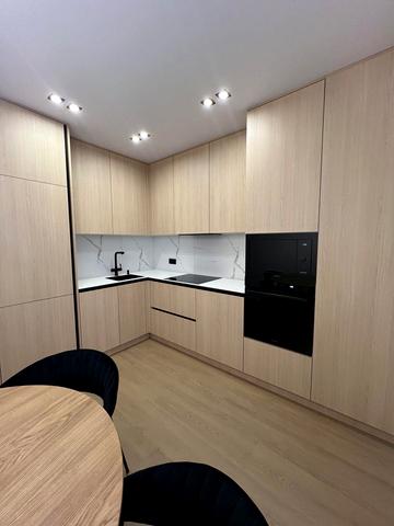 Європейська вул., 11