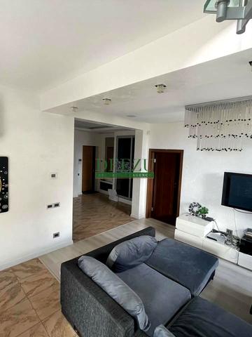 Лабораторна вул., 8