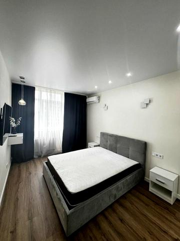 Європейського Союзу просп. (Правди), 41-Е