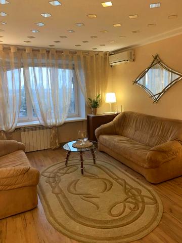 Слави бульв., 8