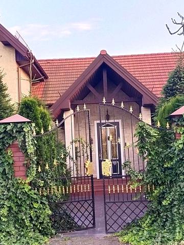 Дніпровська, 28