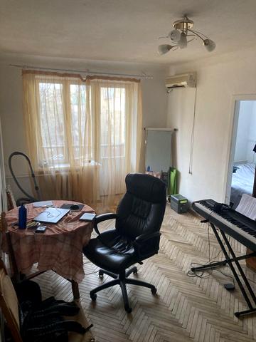 Набережно-Хрещатицька вул., 35