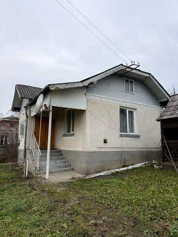 Приватний будинок, хата у селі Закрівці із земельною ділянкою