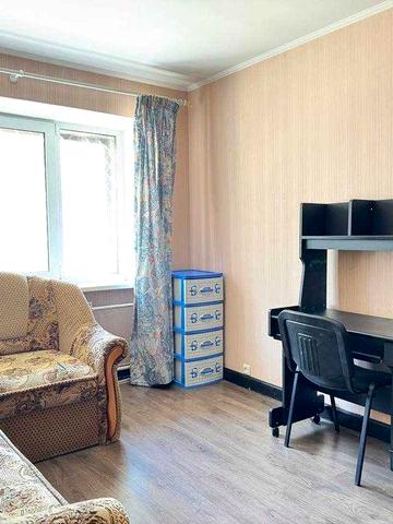 м КПІ - 10хв,Шолуденко 16, 2к, є газ, низький поверх