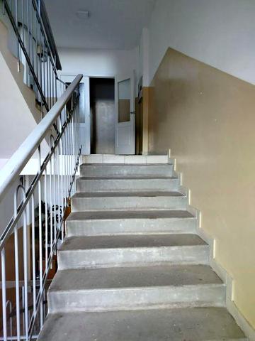 Продається простора  світла, двох кімнатна квартира. Забіря