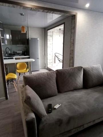 Оболонська пл. (Дружби Народів СРСР), 1