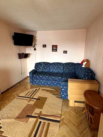 Продам 2-кімнатну квартиру біля метро Мінська (5 хв пішки)