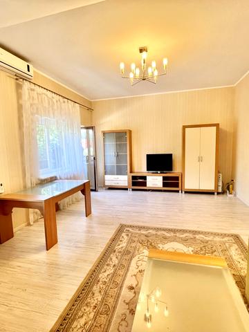 Приозерна, 30