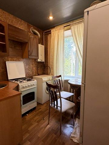 Університетський просп. (Гагаріна), 3