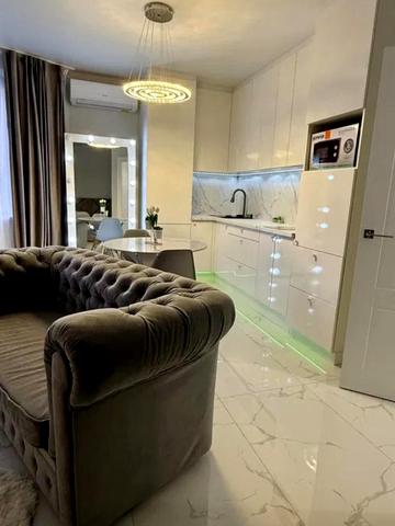 Героїв Небесної Сотні просп., (Будинок 20/10)