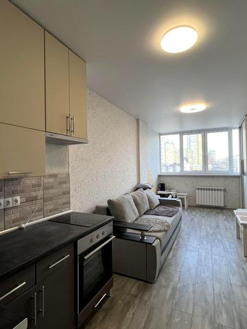 Магістральна вул., 33