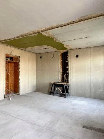 Продаж  квартири 38м2. Піонер. Січеславська 12. Під чистову готова.