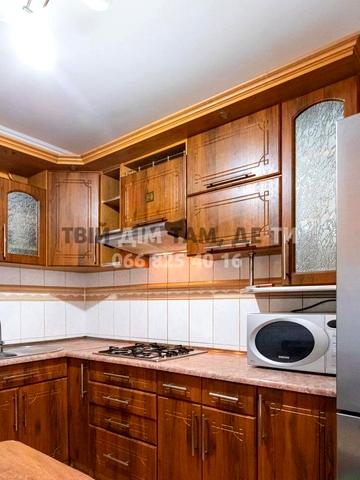 Василя Стуса вул., 13