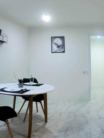 Ідеальна квартира для двох — дизайн, комфорт, king-size ліжко, балкон!